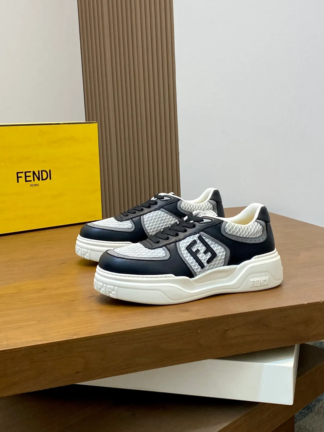💰780 [FENDI] Fendi - high-end quality original order 🔍🔍🔍 casual sports shoes - Upper: 🔝 Nappa calfskin spliced breathable mesh injection molded brand logo plastic module - Lining: brand canvas - Outsole: ultra-light T men's shoes 💰R foam rubber; molded outsole - Ultra-high quality control · Fine workmanship: highlighted (high-end · extravagant · grade) -Size: 39-44 (38, 45, can be customized)